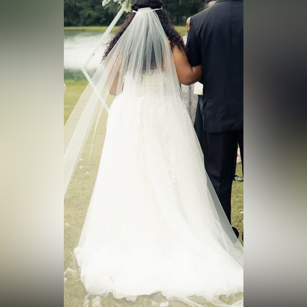 Wedding dress - Picture 4 of 5